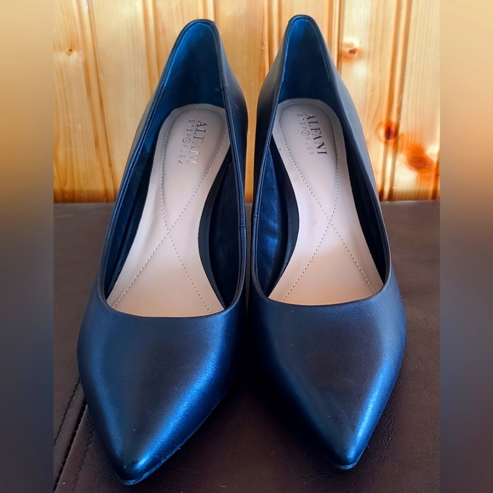 Alfani women Leather pumps